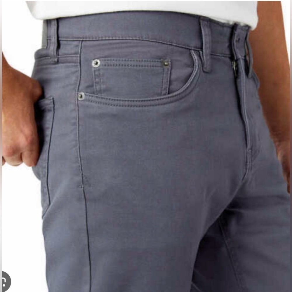 Izod NWT sport flex grey comfortstretch soft and great to work in if your moving